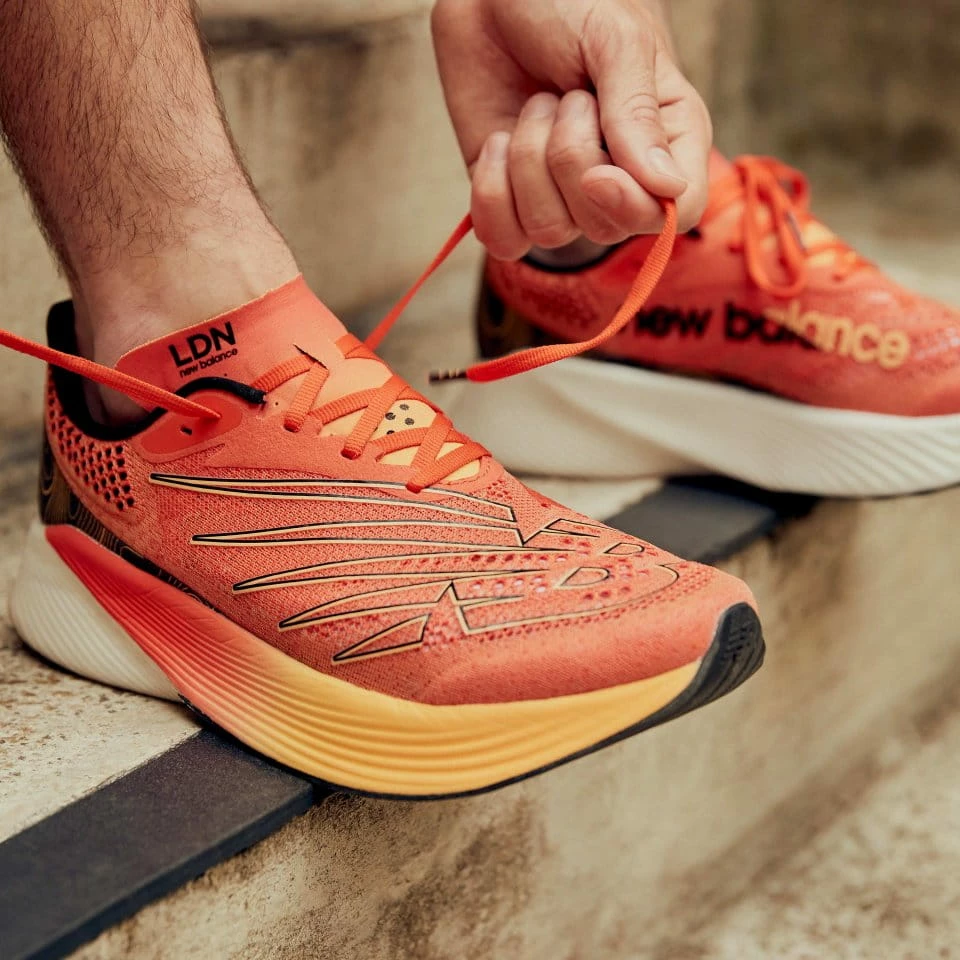 Running shoes New Balance FuelCell RC Elite v2 London Edition - Image 2